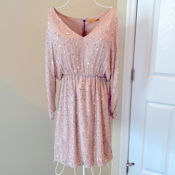Alice + Olivia Dresses & Skirts - Stunning sequined baby pink cocktail dress